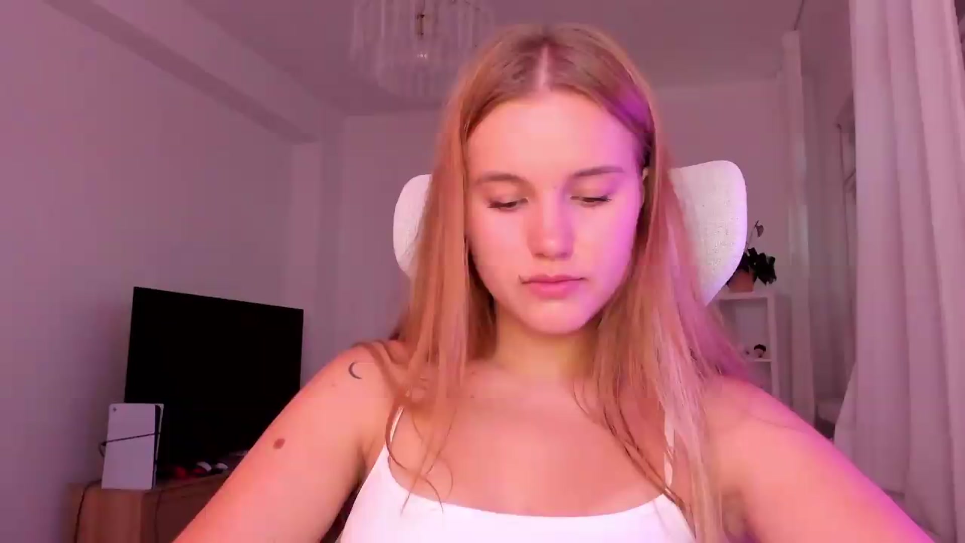 Gallery image thumbnail from Lia_lisia's myfreecams stream on, 06/29/2026, 09:36 image 14 of 20