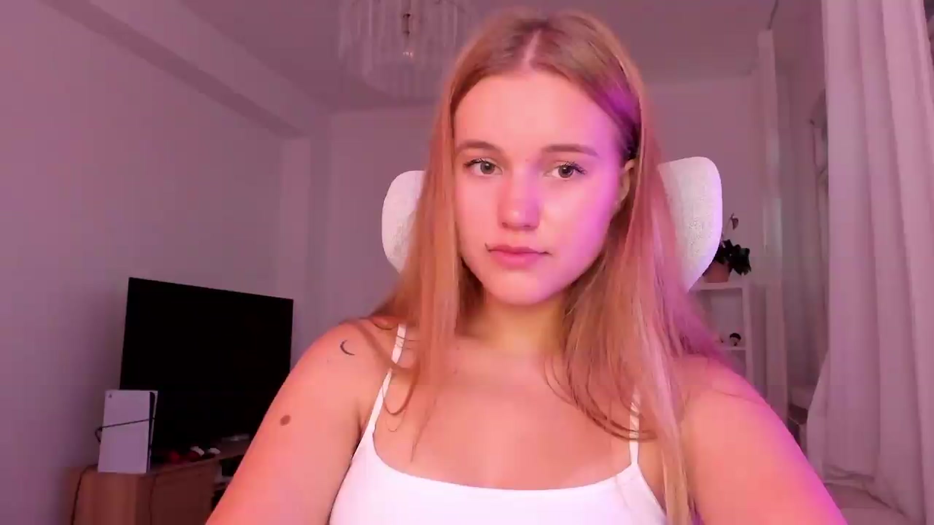 Gallery image thumbnail from Lia_lisia's myfreecams stream on, 06/29/2026, 09:36 image 8 of 20