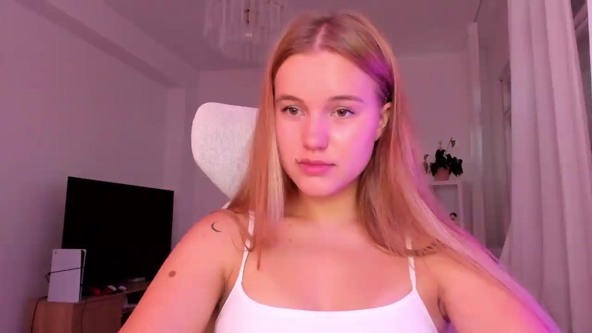 Gallery image thumbnail from Lia_lisia's myfreecams stream on, 06/29/2026, 09:36 image 3 of 20