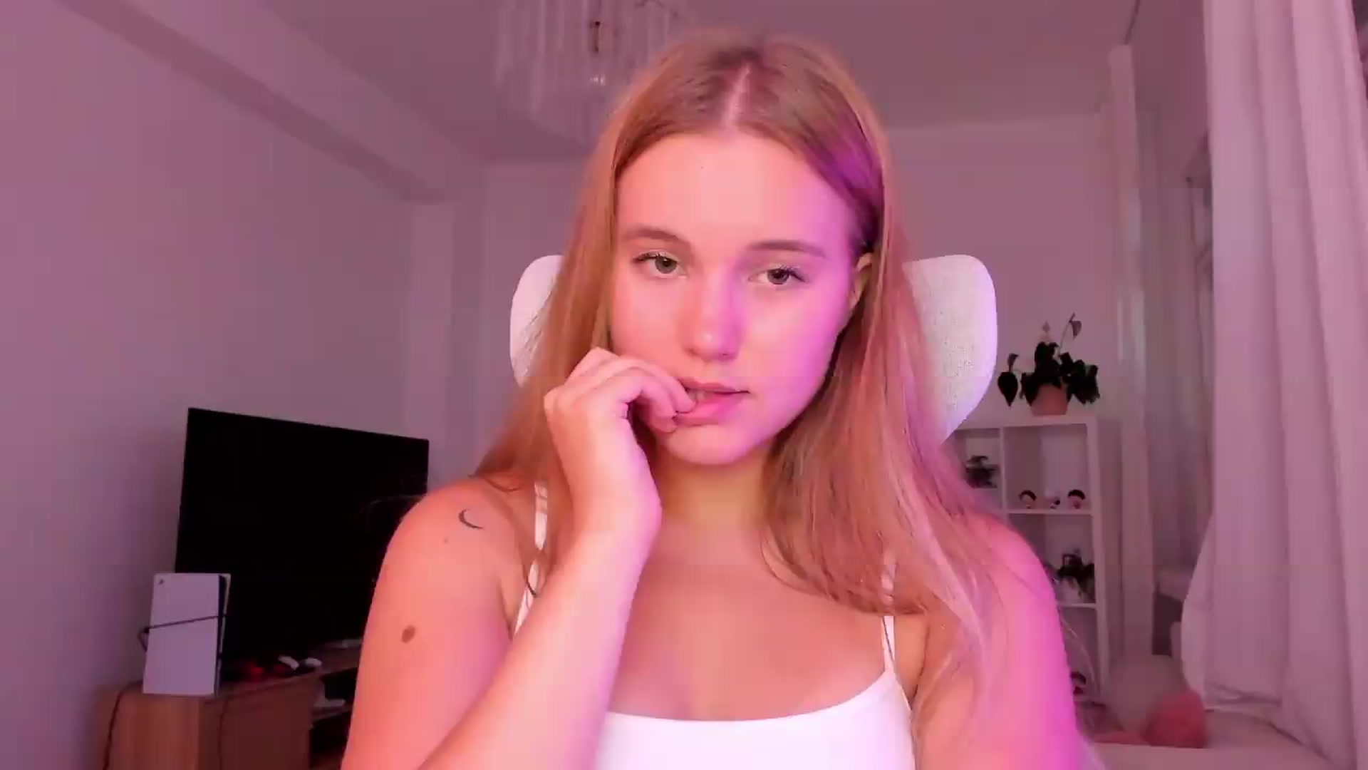 Gallery image thumbnail from Lia_lisia's myfreecams stream on, 06/29/2026, 09:36 image 6 of 20