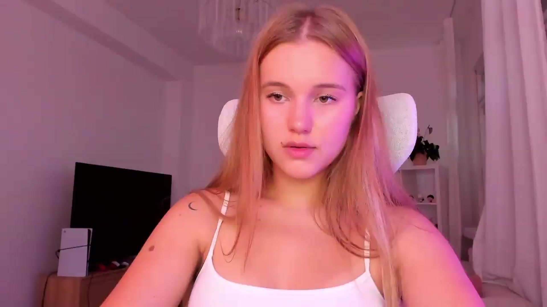 Gallery image thumbnail from Lia_lisia's myfreecams stream on, 06/29/2026, 09:36 image 9 of 20