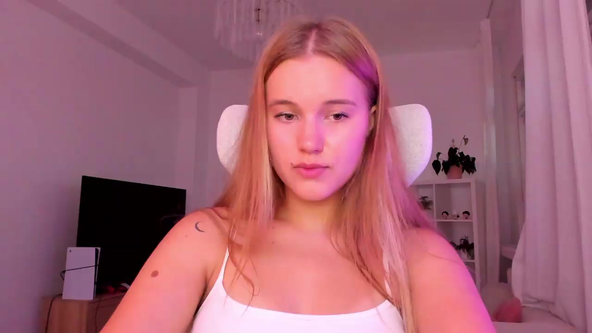 Gallery image thumbnail from Lia_lisia's myfreecams stream on, 06/29/2026, 09:36 image 13 of 20