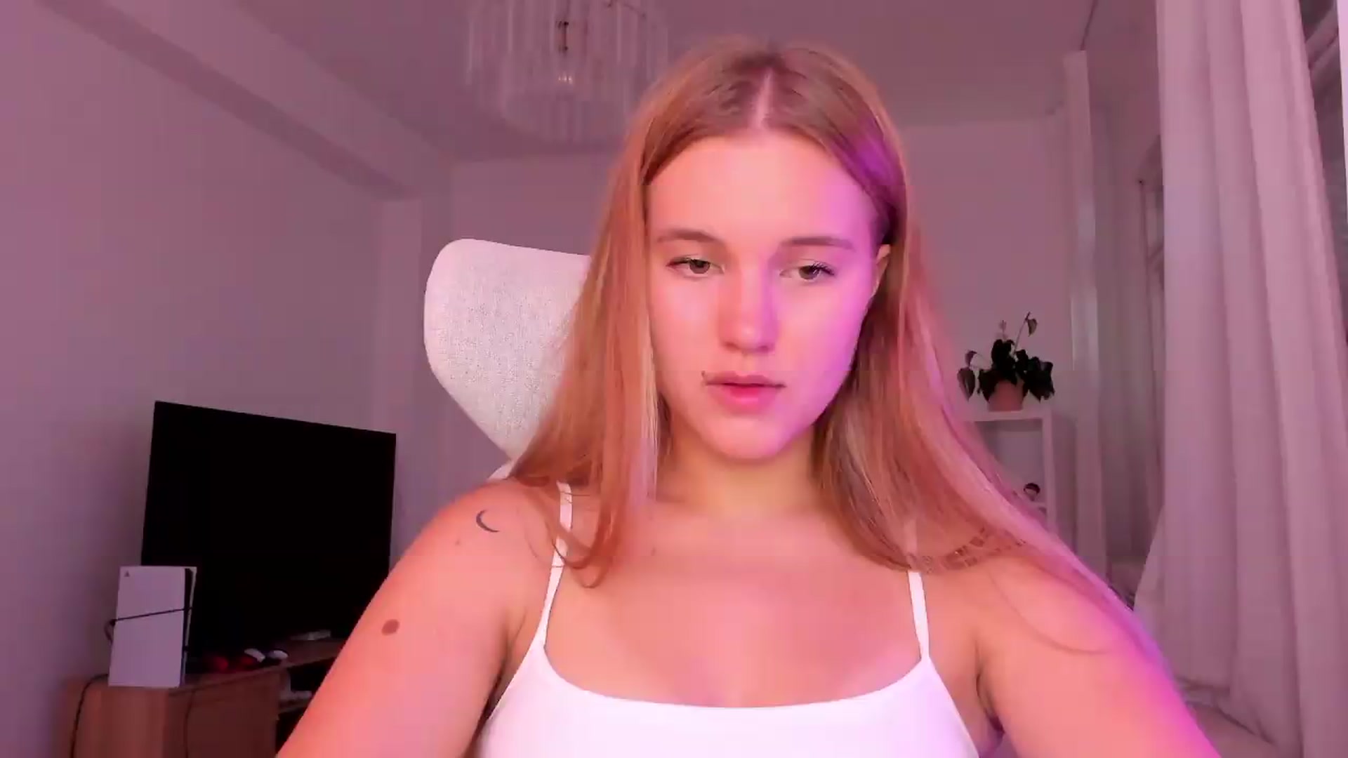 Gallery image thumbnail from Lia_lisia's myfreecams stream on, 06/29/2026, 09:36 image 2 of 20