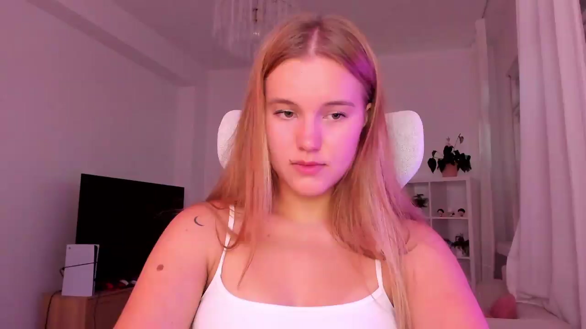 Gallery image thumbnail from Lia_lisia's myfreecams stream on, 06/29/2026, 09:36 image 5 of 20