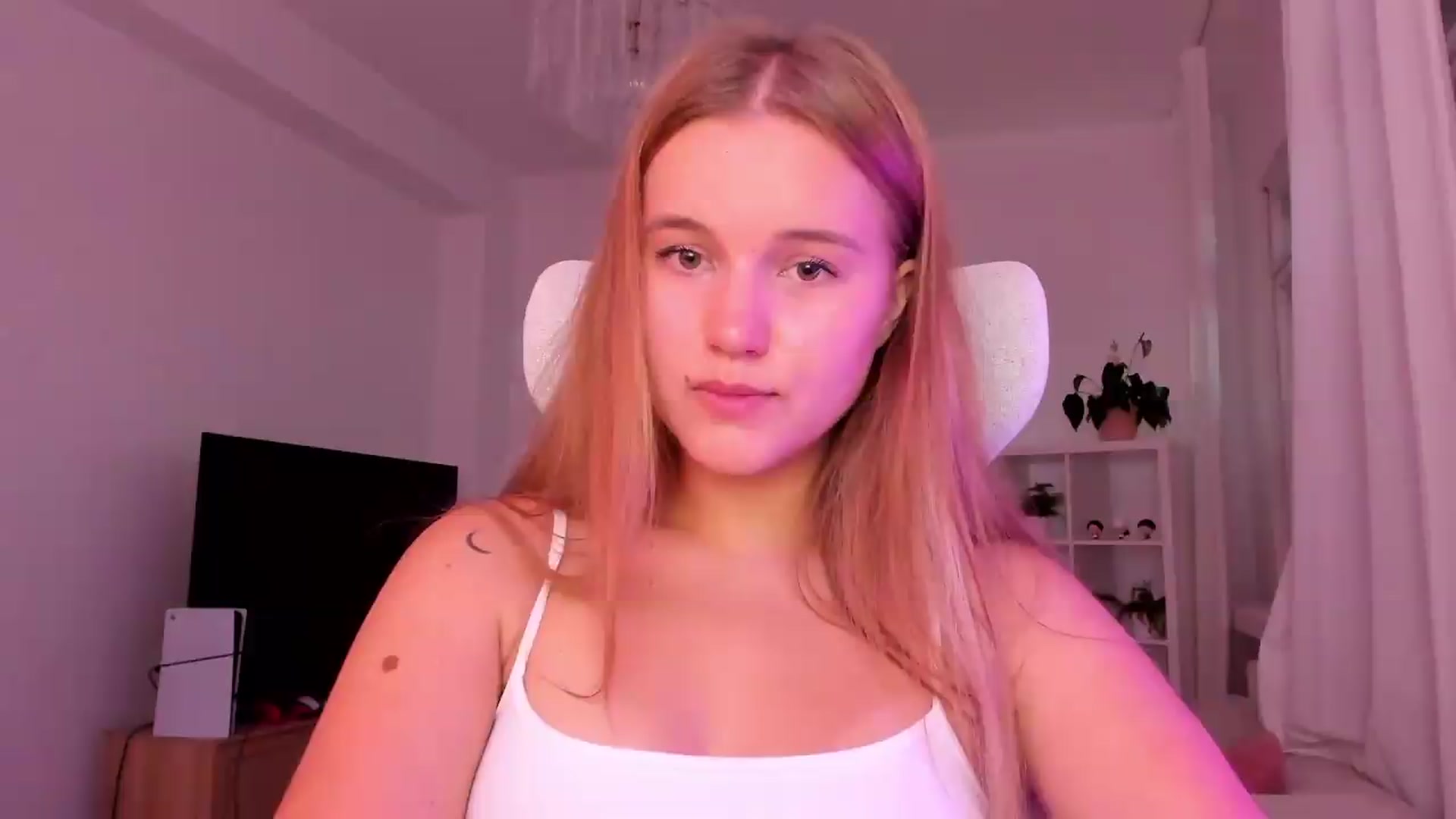 Gallery image thumbnail from Lia_lisia's myfreecams stream on, 06/29/2026, 09:36 image 12 of 20