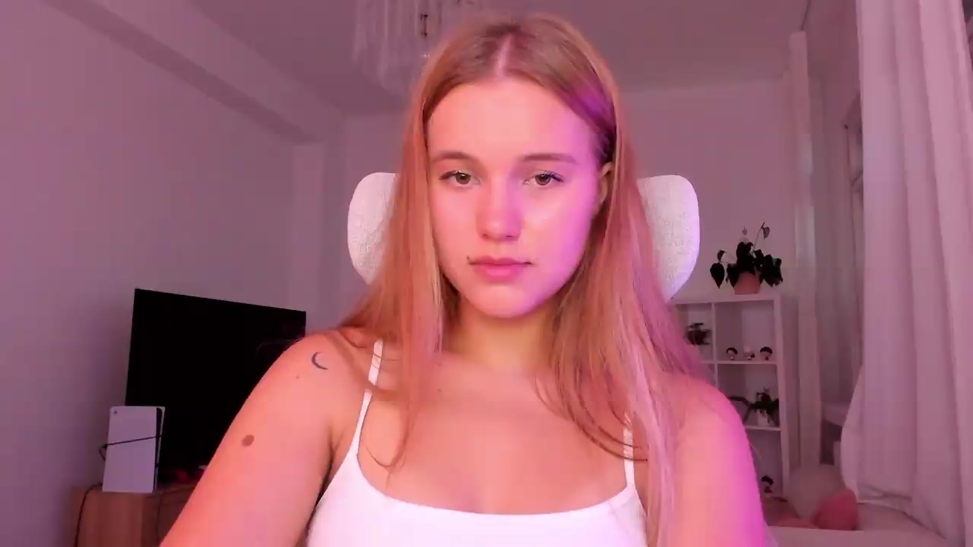Gallery image thumbnail from Lia_lisia's myfreecams stream on, 06/29/2026, 09:36 image 10 of 20
