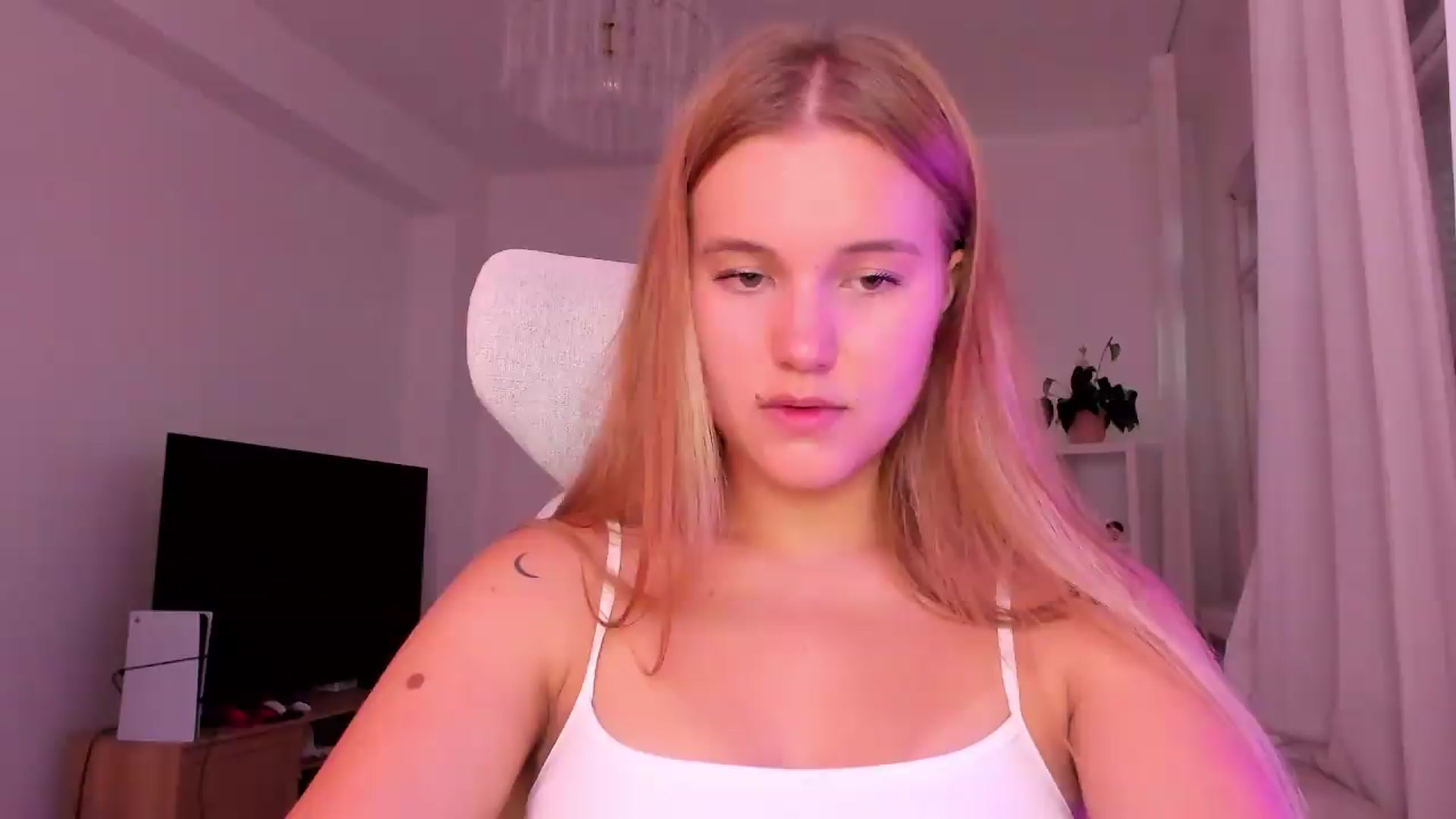Gallery image thumbnail from Lia_lisia's myfreecams stream on, 06/29/2026, 09:36 image 4 of 20