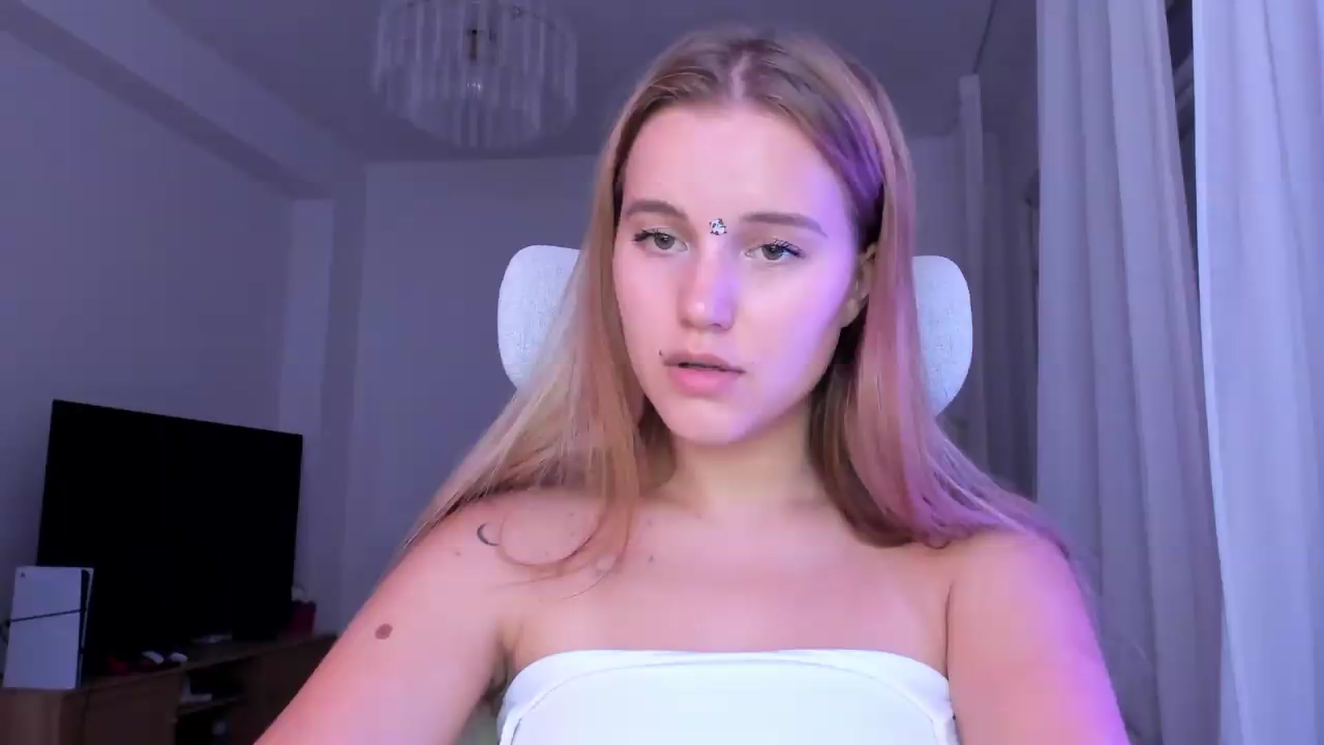 Gallery image thumbnail from Lia_lisia's myfreecams stream on, 06/29/2026, 18:34 image 20 of 20