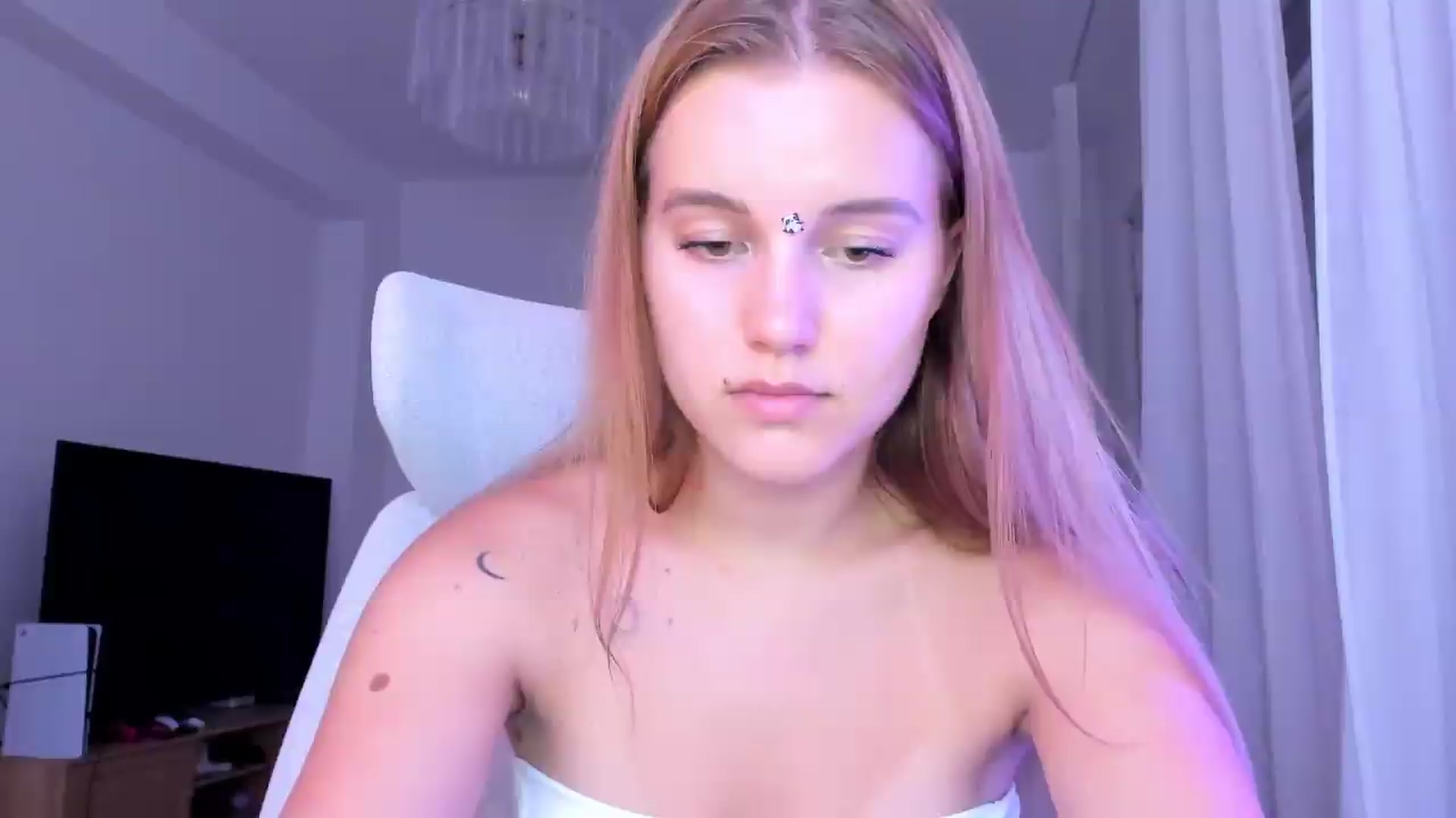 Gallery image thumbnail from Lia_lisia's myfreecams stream on, 06/29/2026, 18:34 image 15 of 20