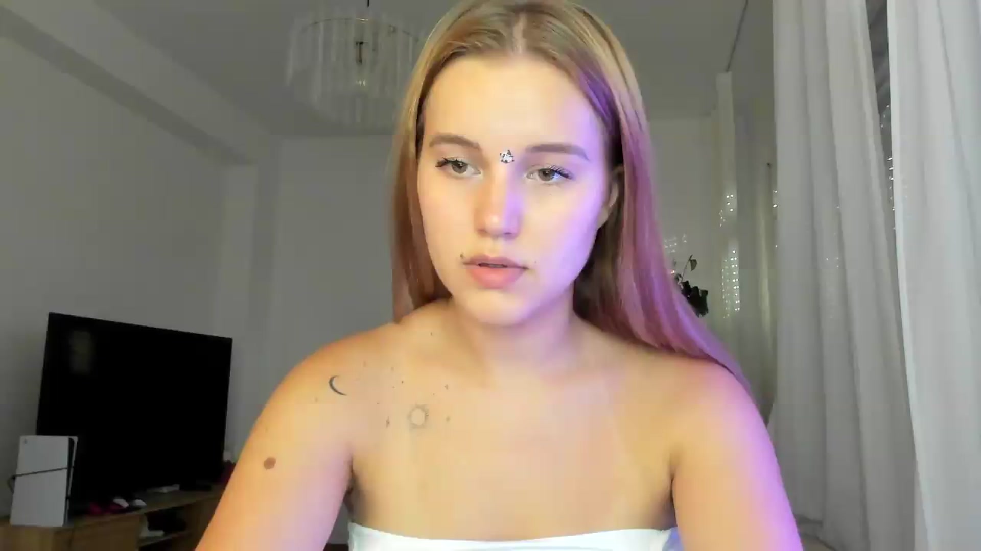 Gallery image thumbnail from Lia_lisia's myfreecams stream on, 06/29/2026, 18:34 image 1 of 20