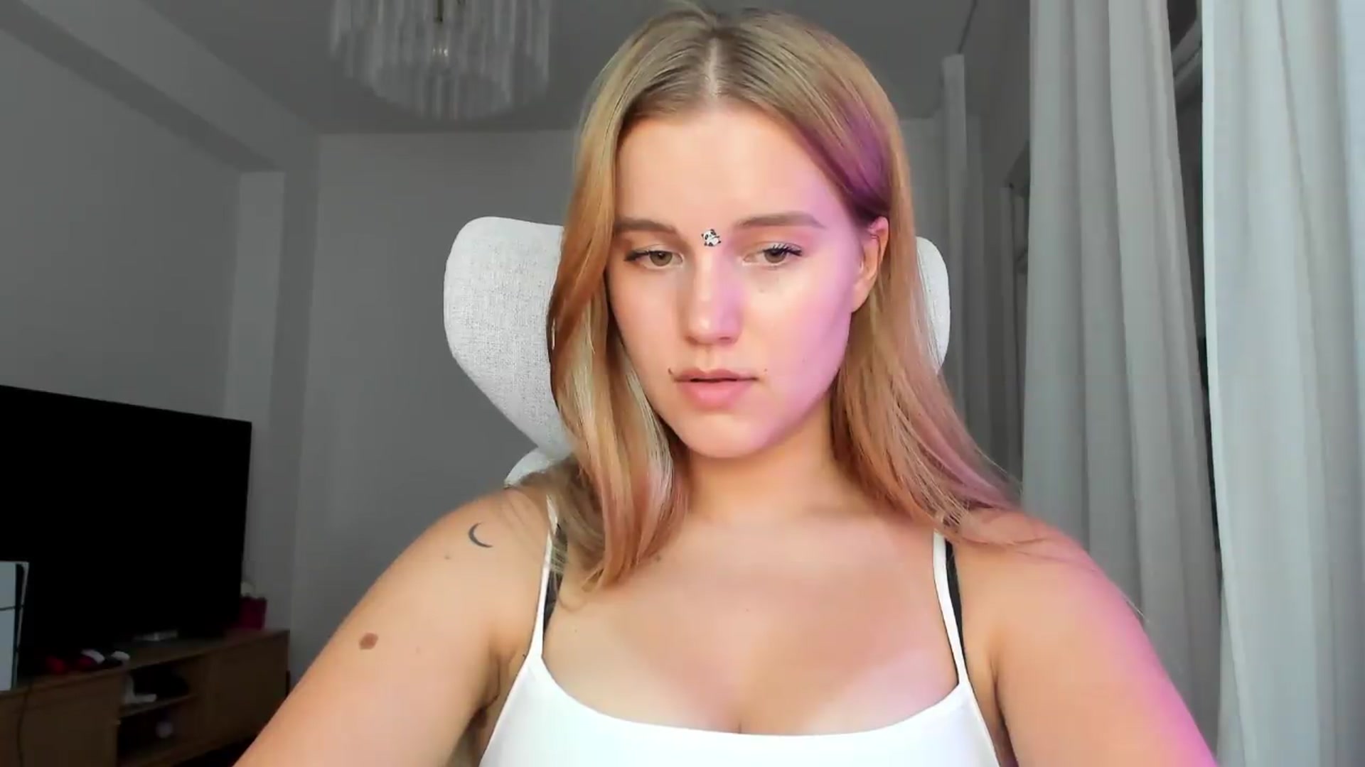 Gallery image thumbnail from Lia_lisia's myfreecams stream on, 06/29/2026, 19:59 image 3 of 20