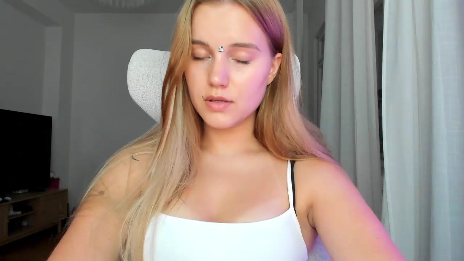 Gallery image thumbnail from Lia_lisia's myfreecams stream on, 06/29/2026, 19:59 image 19 of 20
