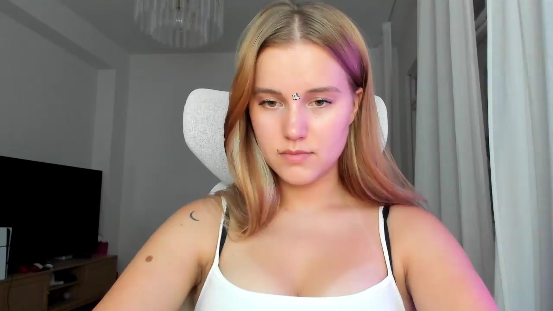 Gallery image thumbnail from Lia_lisia's myfreecams stream on, 06/29/2026, 19:59 image 1 of 20