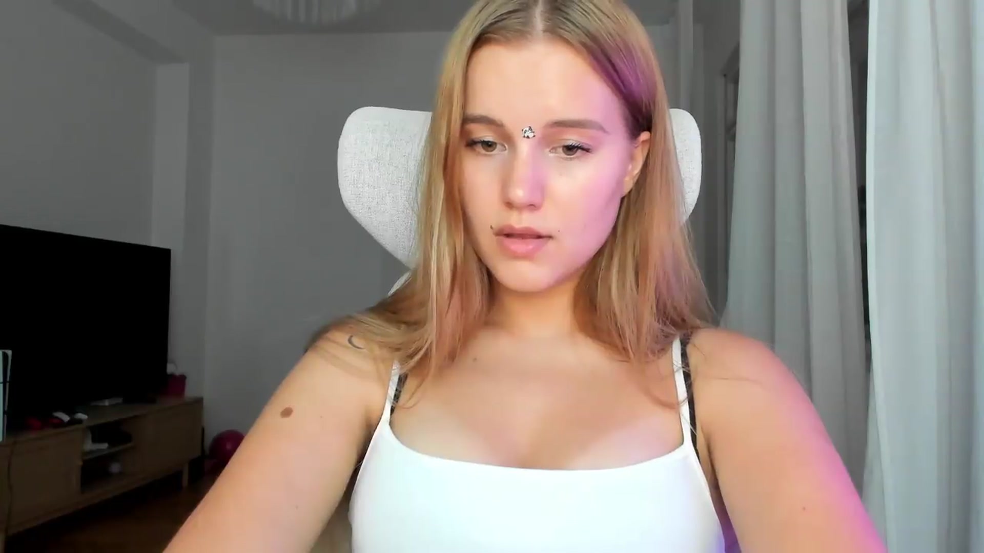 Gallery image thumbnail from Lia_lisia's myfreecams stream on, 06/29/2026, 19:59 image 9 of 20