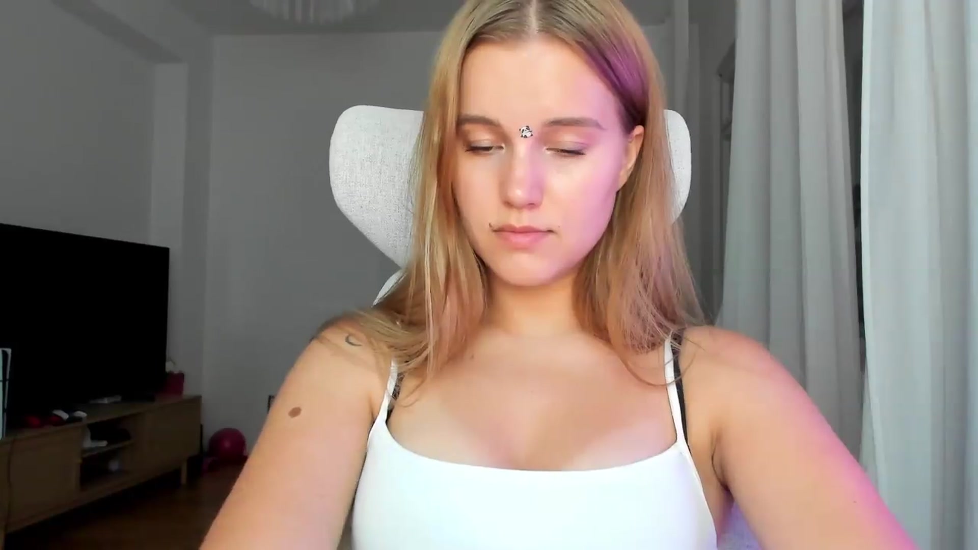 Gallery image thumbnail from Lia_lisia's myfreecams stream on, 06/29/2026, 19:59 image 7 of 20