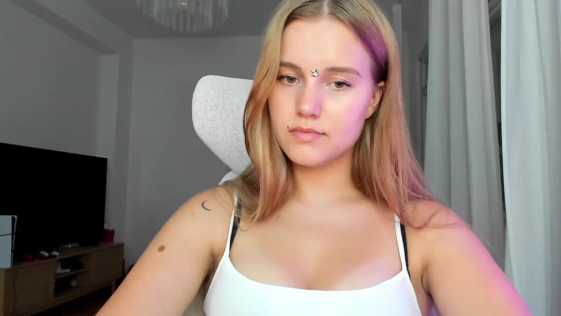 Gallery image thumbnail from Lia_lisia's myfreecams stream on, 06/29/2026, 19:59 image 4 of 20
