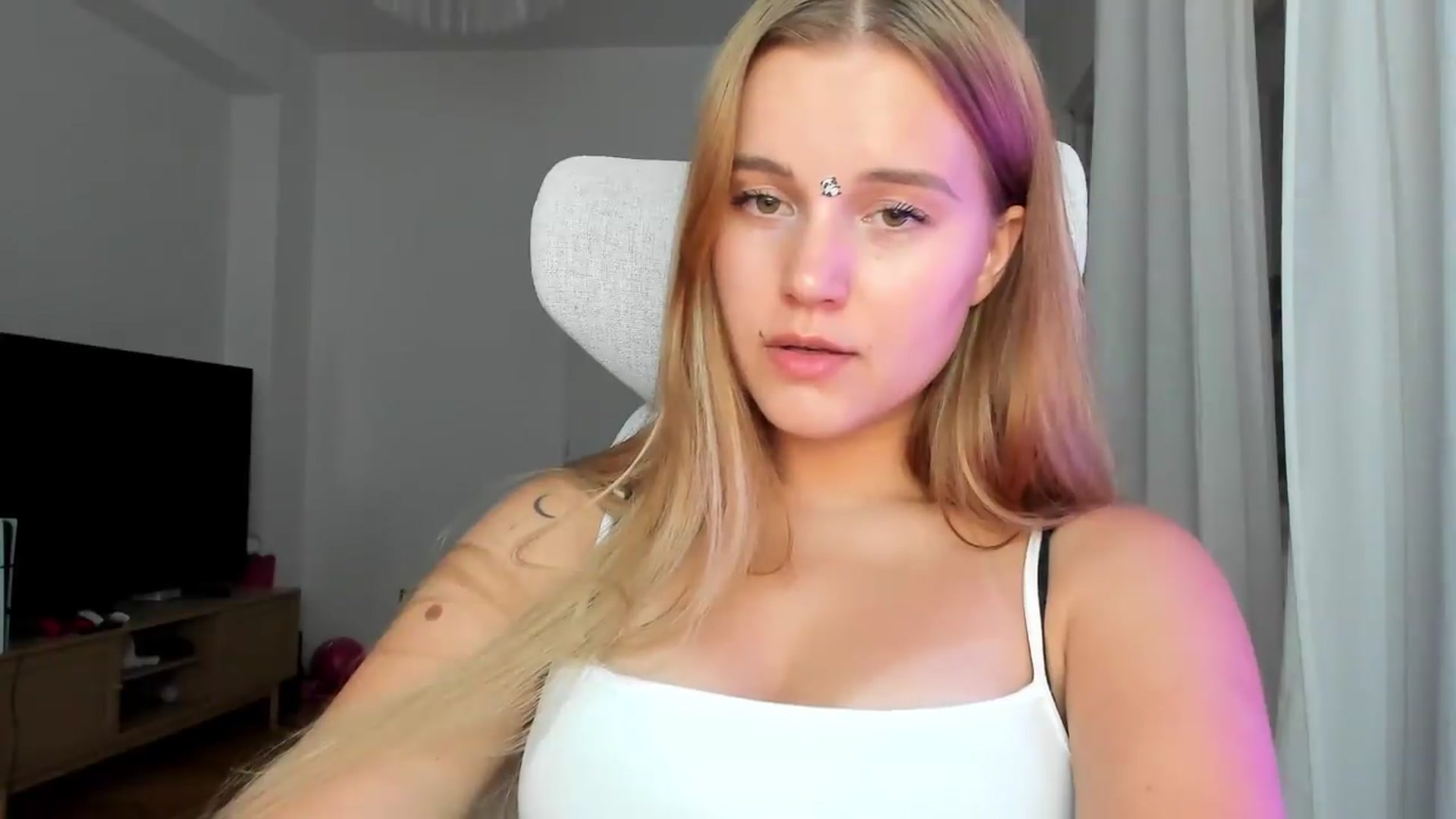 Gallery image thumbnail from Lia_lisia's myfreecams stream on, 06/29/2026, 19:59 image 14 of 20
