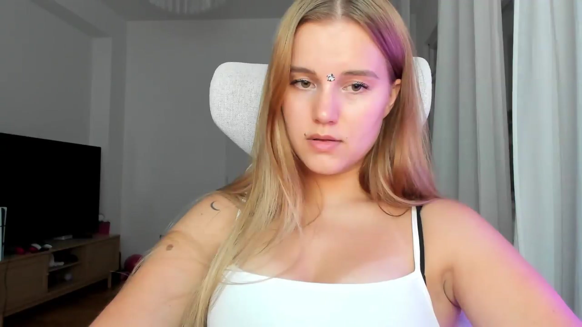 Gallery image thumbnail from Lia_lisia's myfreecams stream on, 06/29/2026, 19:59 image 15 of 20