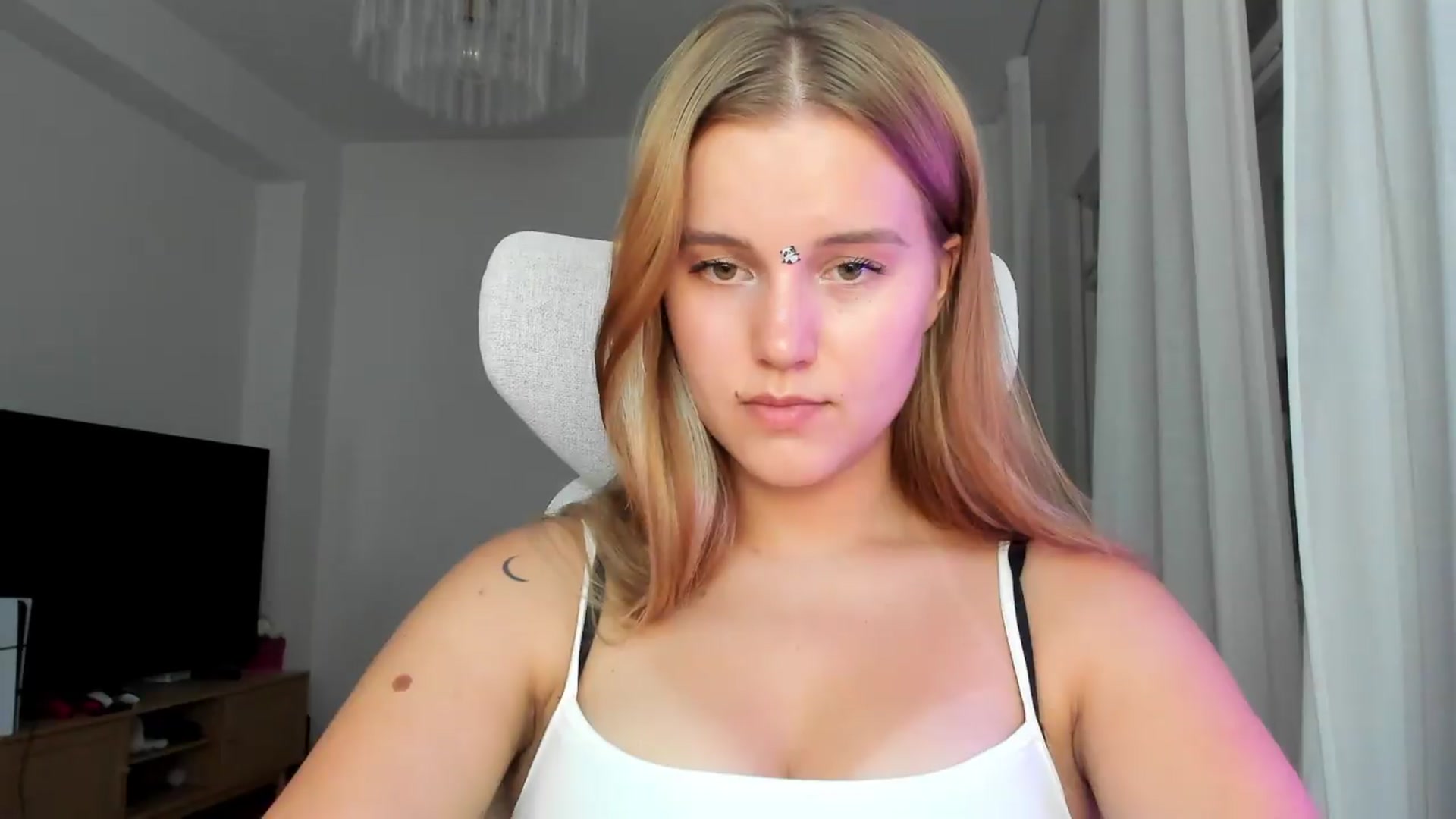 Gallery image thumbnail from Lia_lisia's myfreecams stream on, 06/29/2026, 19:59 image 2 of 20