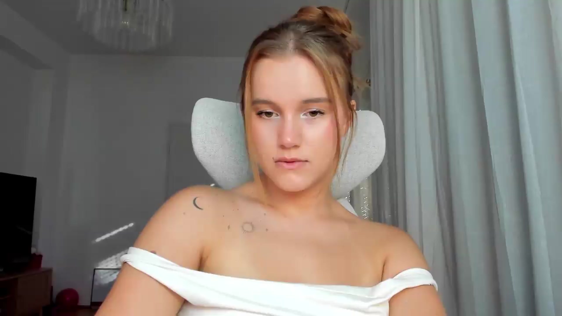 Gallery image thumbnail from Lia_lisia's myfreecams stream on, 07/02/2026, 16:36 image 17 of 20