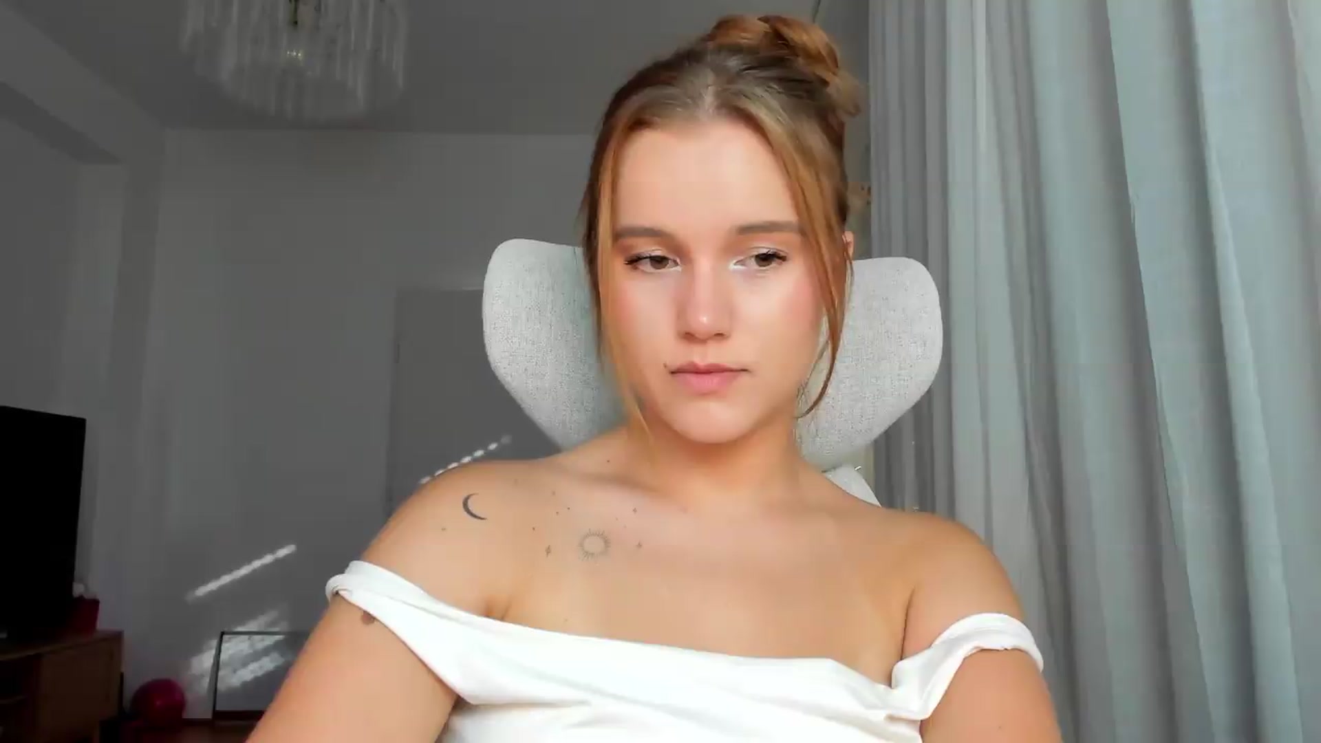 Gallery image thumbnail from Lia_lisia's myfreecams stream on, 07/02/2026, 16:36 image 8 of 20
