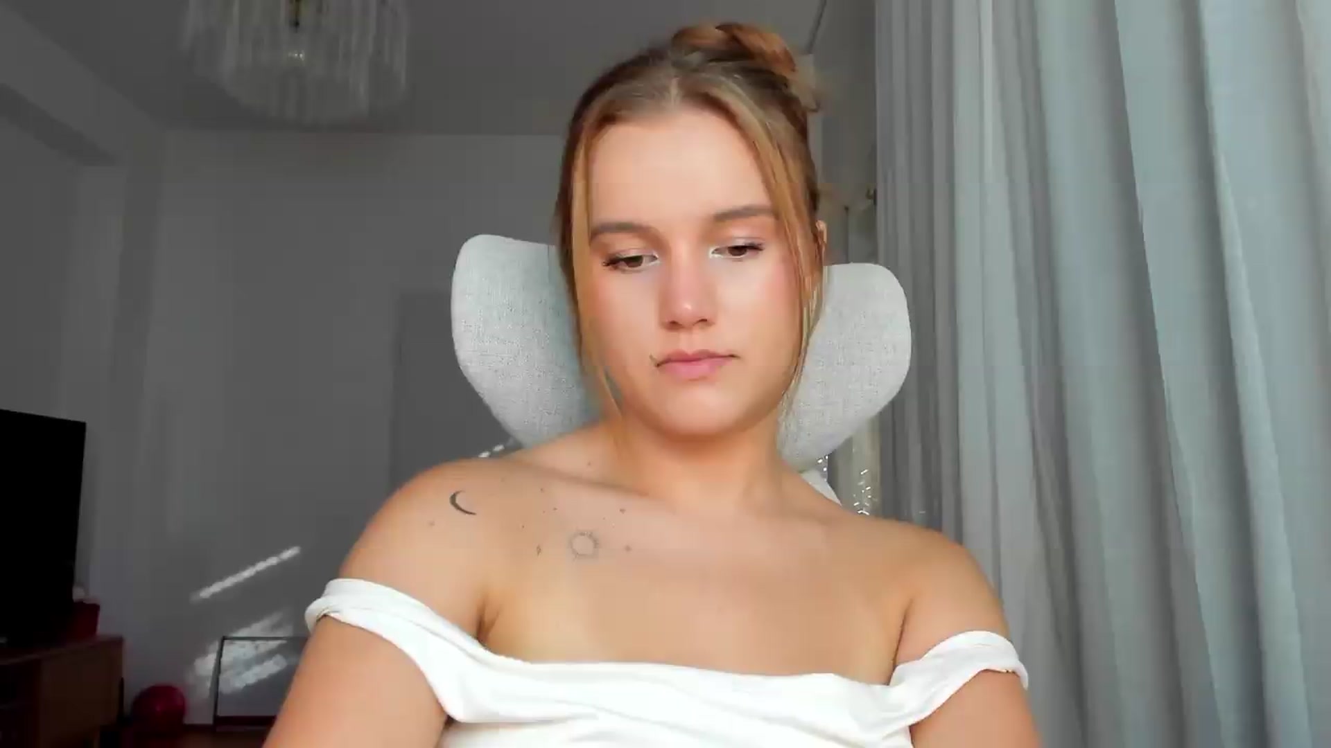 Gallery image thumbnail from Lia_lisia's myfreecams stream on, 07/02/2026, 16:36 image 9 of 20
