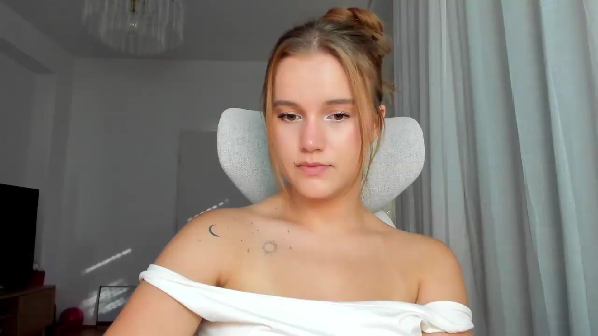 Gallery image thumbnail from Lia_lisia's myfreecams stream on, 07/02/2026, 16:36 image 6 of 20