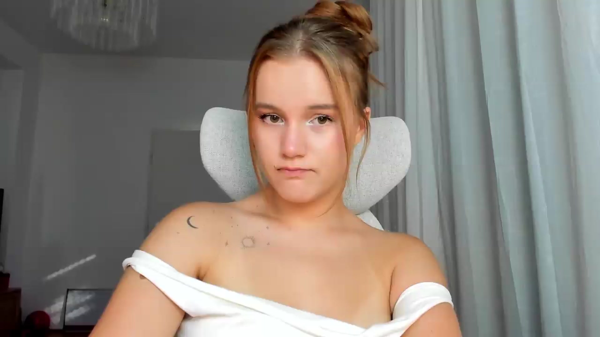 Gallery image thumbnail from Lia_lisia's myfreecams stream on, 07/02/2026, 16:36 image 3 of 20
