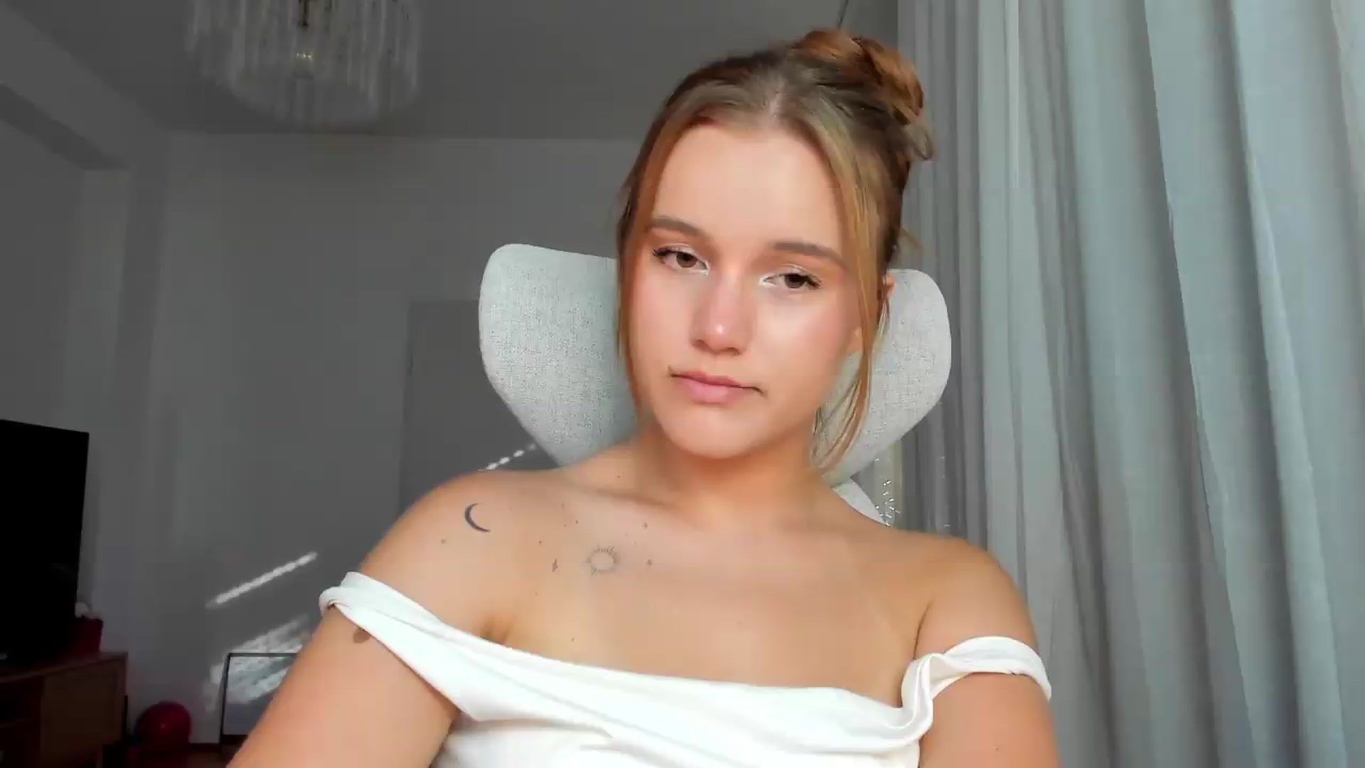 Gallery image thumbnail from Lia_lisia's myfreecams stream on, 07/02/2026, 16:36 image 12 of 20