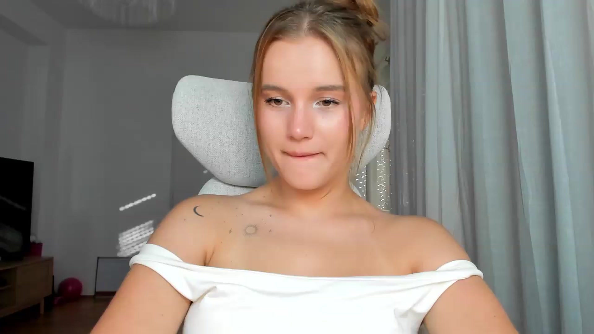 Gallery image thumbnail from Lia_lisia's myfreecams stream on, 07/02/2026, 16:52 image 8 of 20