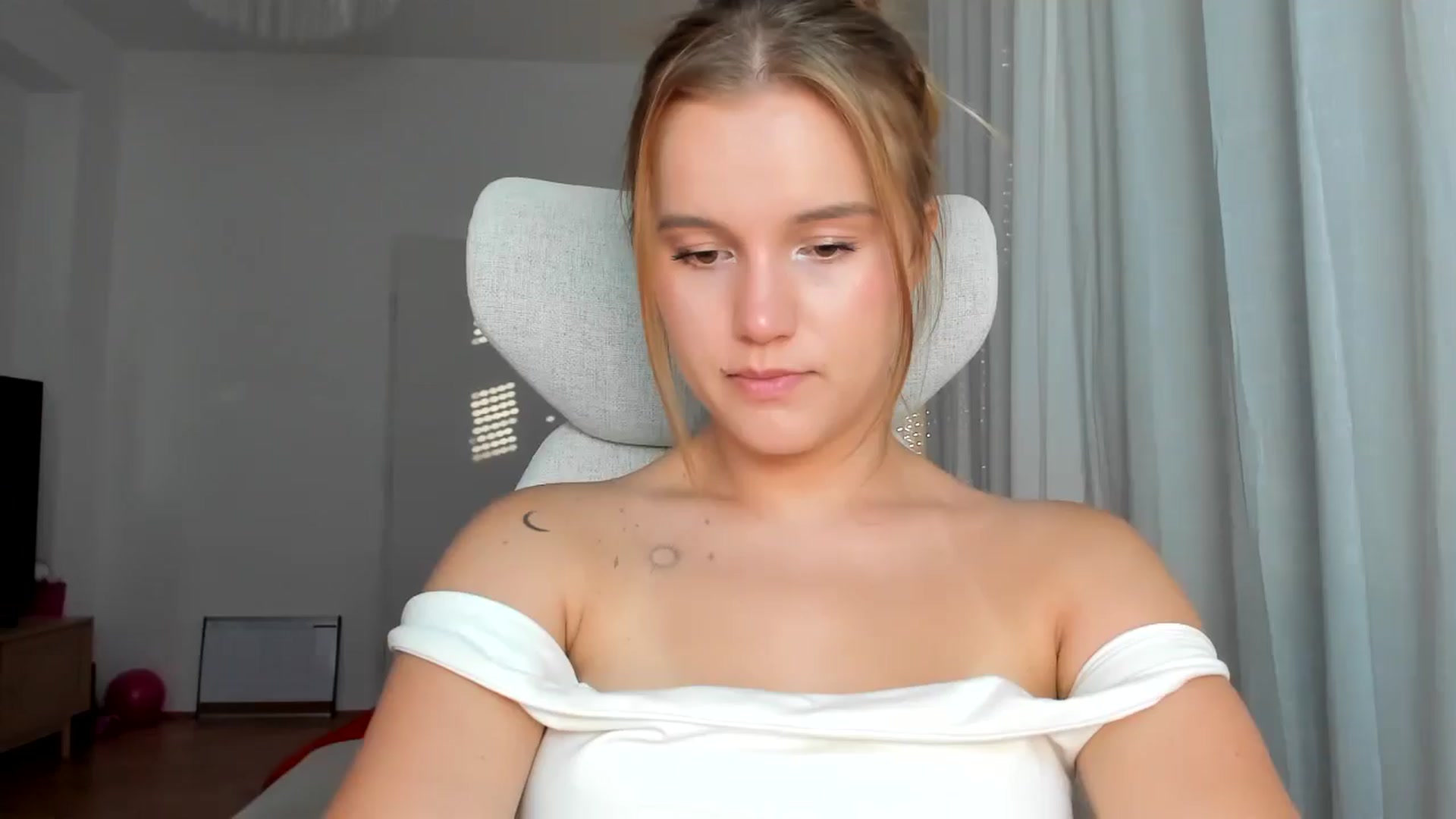 Gallery image thumbnail from Lia_lisia's myfreecams stream on, 07/02/2026, 18:00 image 1 of 20