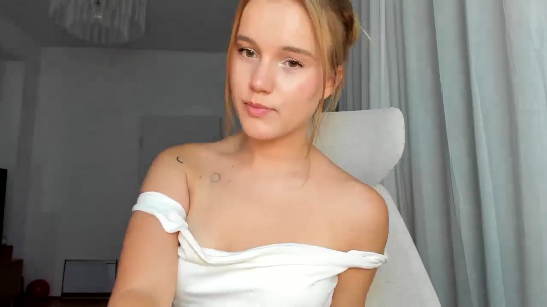 Gallery image thumbnail from Lia_lisia's myfreecams stream on, 07/02/2026, 18:14 image 20 of 20