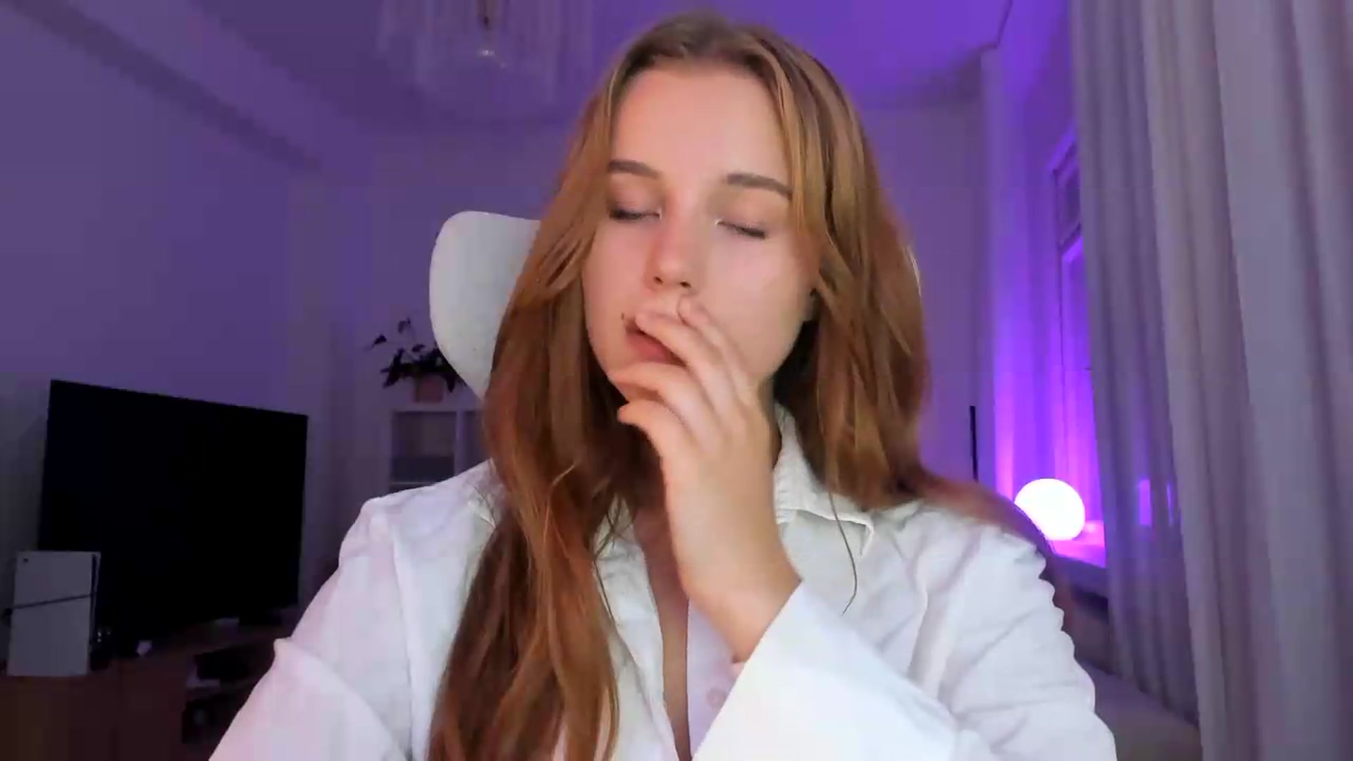 Gallery image thumbnail from Lia_lisia's myfreecams stream on, 07/07/2026, 17:05 image 4 of 20
