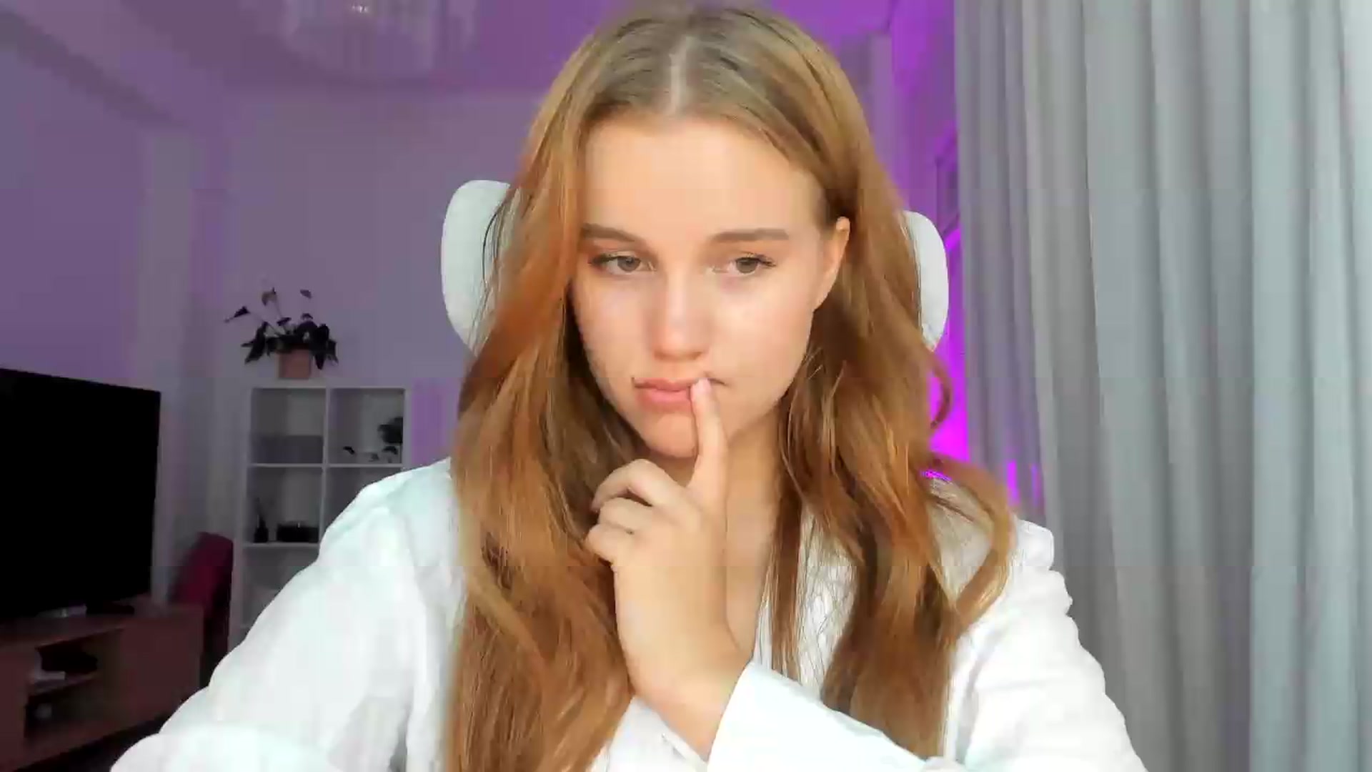 Gallery image thumbnail from Lia_lisia's myfreecams stream on, 07/07/2026, 18:11 image 3 of 20