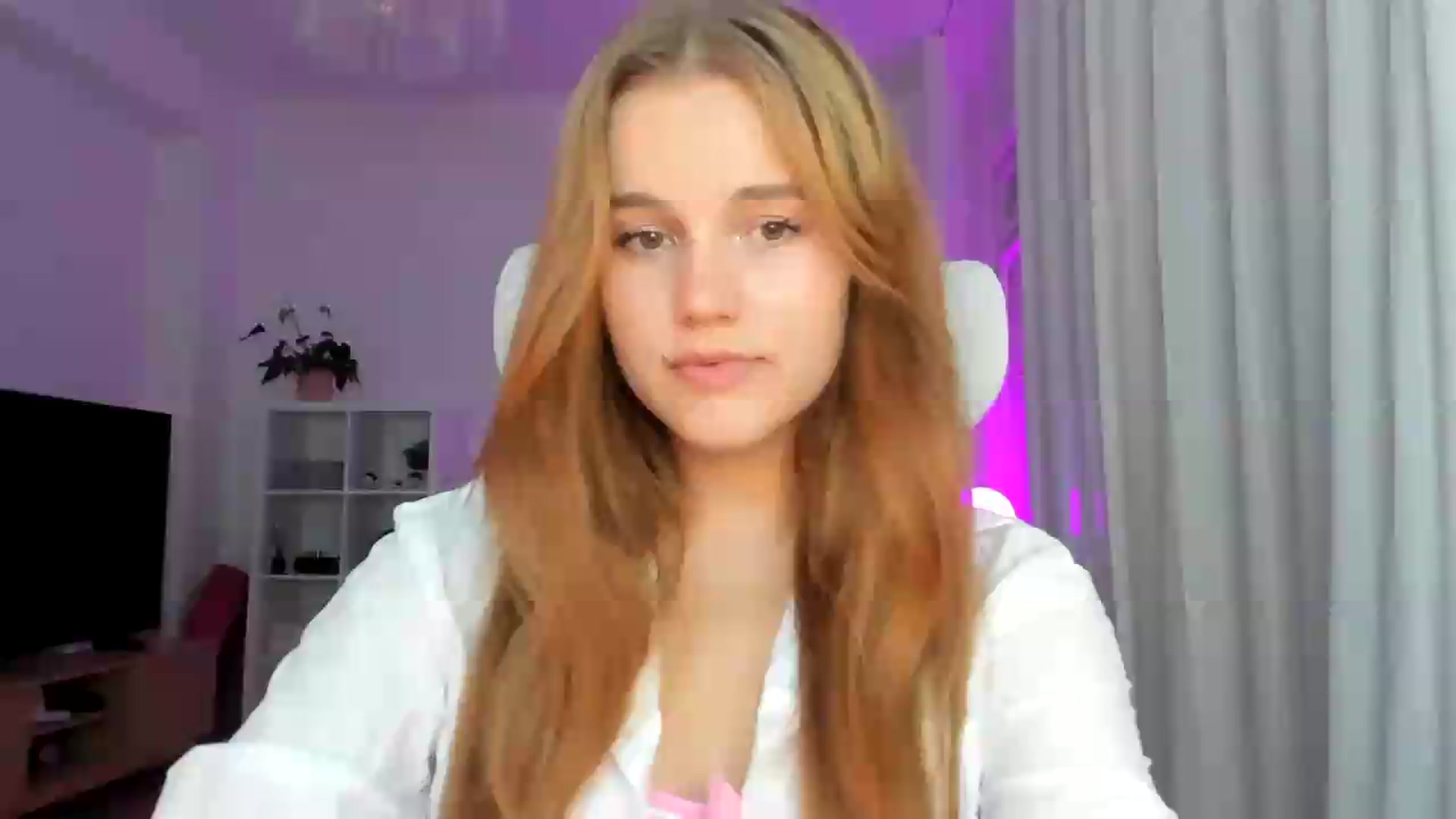 Gallery image thumbnail from Lia_lisia's myfreecams stream on, 07/07/2026, 18:11 image 5 of 20