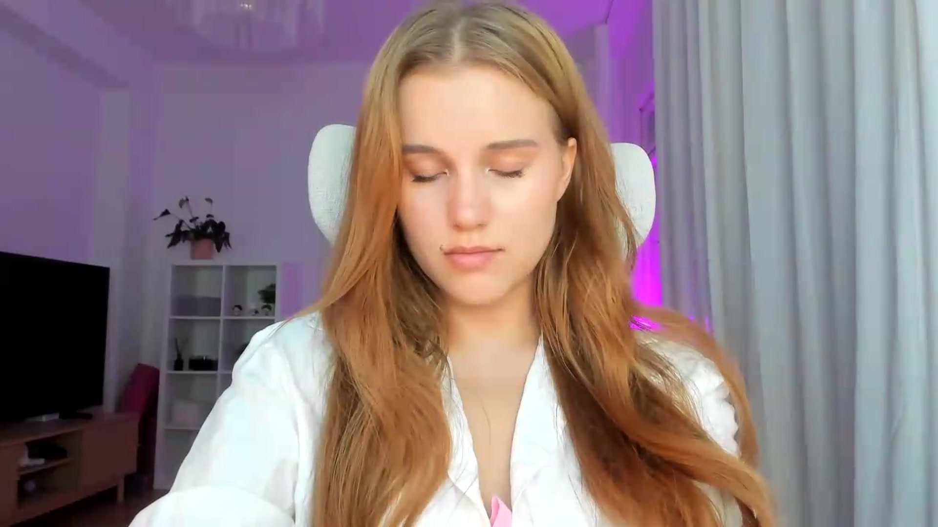 Gallery image thumbnail from Lia_lisia's myfreecams stream on, 07/07/2026, 18:11 image 4 of 20