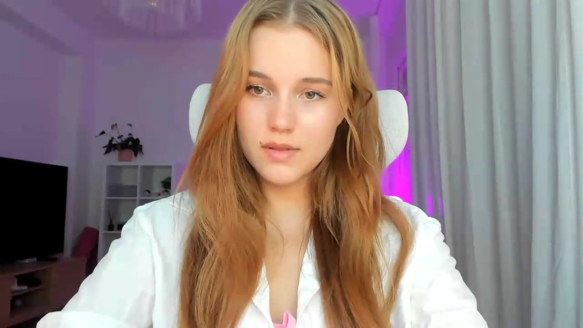 Gallery image thumbnail from Lia_lisia's myfreecams stream on, 07/07/2026, 18:11 image 6 of 20