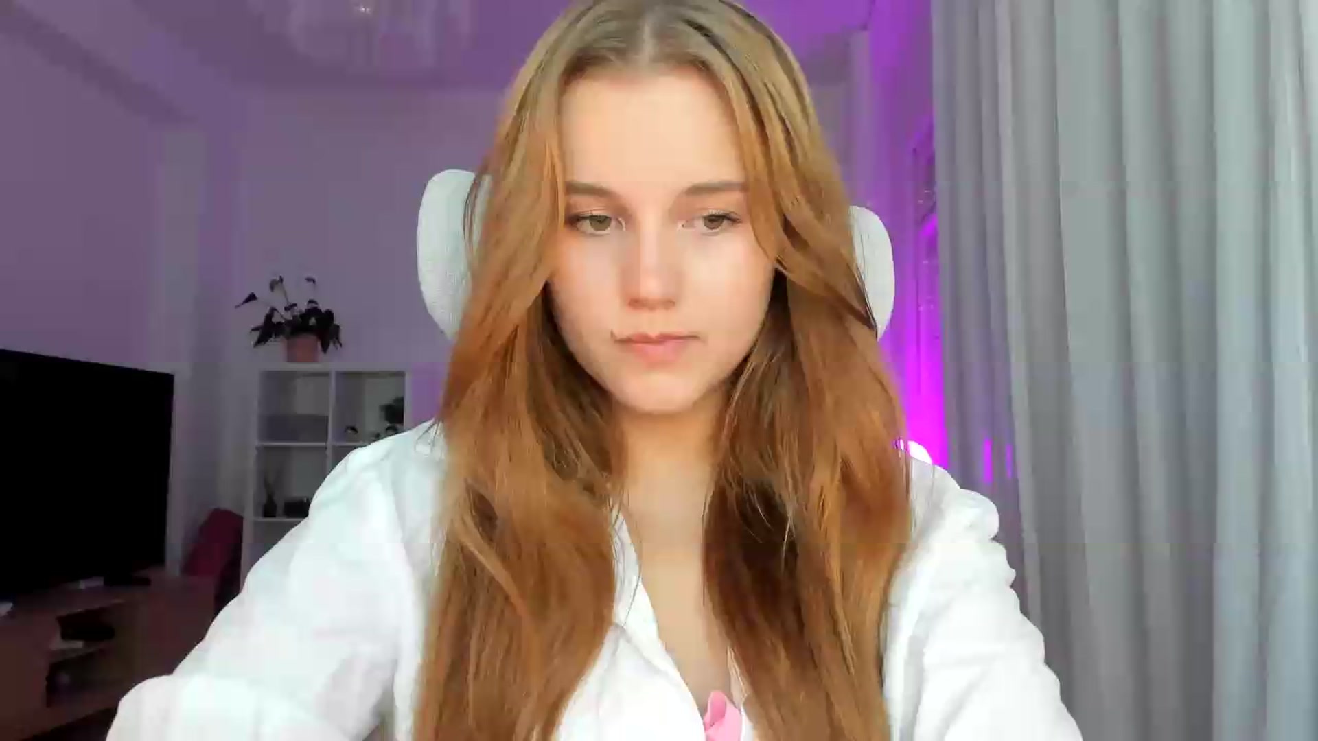 Gallery image thumbnail from Lia_lisia's myfreecams stream on, 07/07/2026, 18:11 image 1 of 20