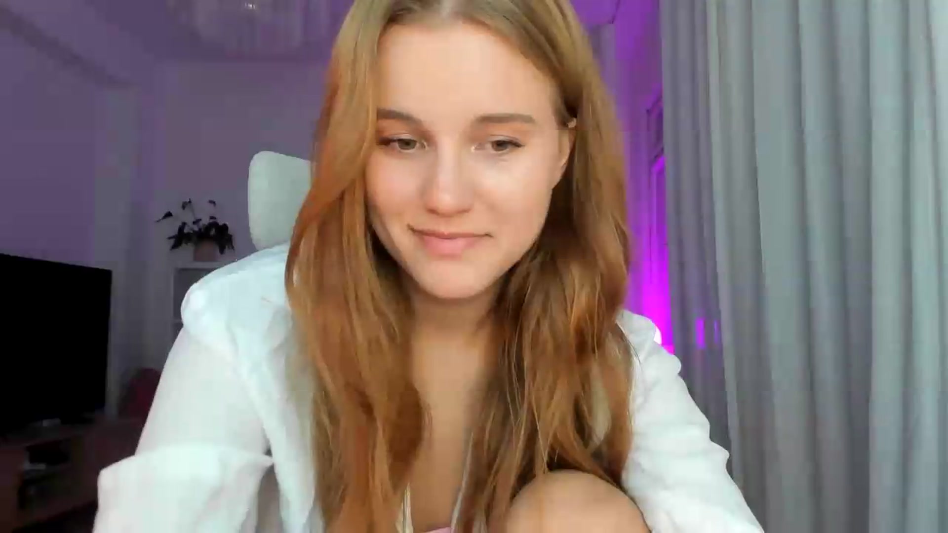 Gallery image thumbnail from Lia_lisia's myfreecams stream on, 07/07/2026, 18:11 image 16 of 20