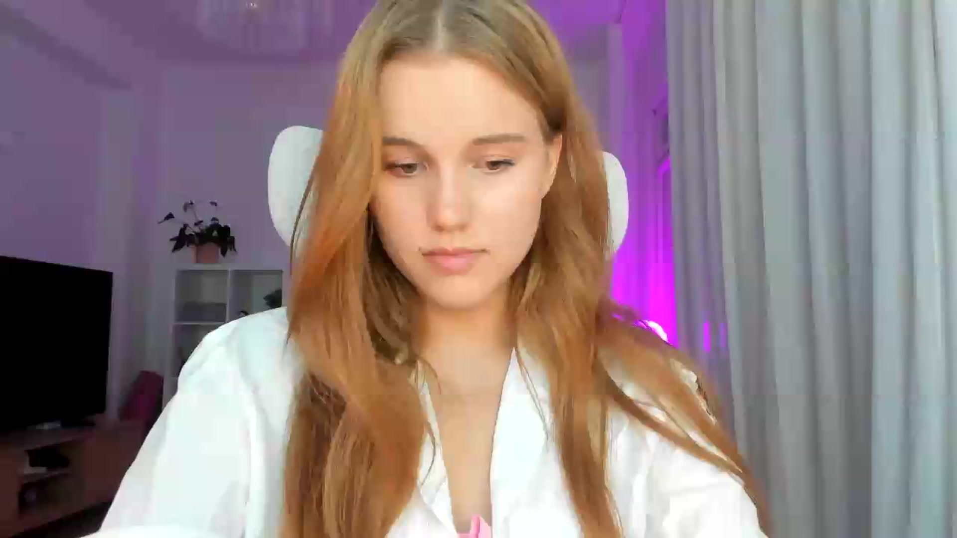 Gallery image thumbnail from Lia_lisia's myfreecams stream on, 07/07/2026, 18:11 image 10 of 20