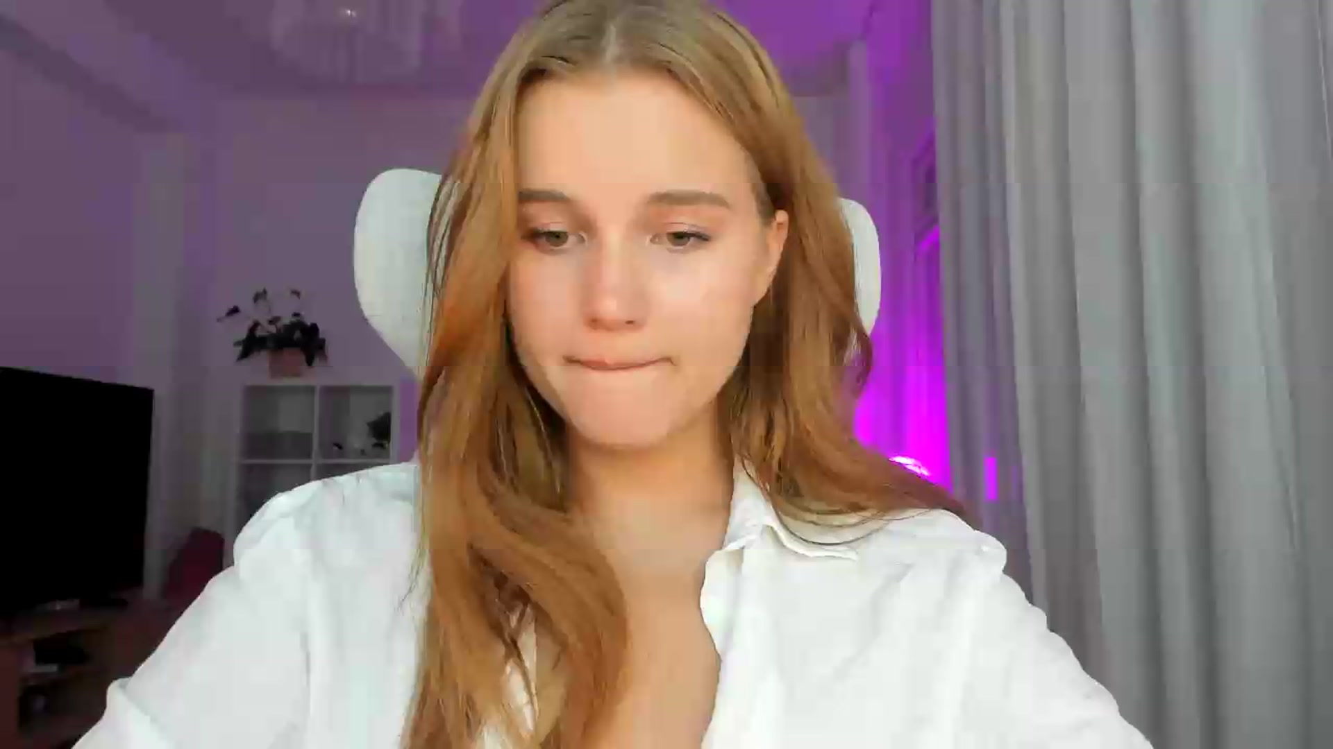 Gallery image thumbnail from Lia_lisia's myfreecams stream on, 07/07/2026, 19:34 image 5 of 20