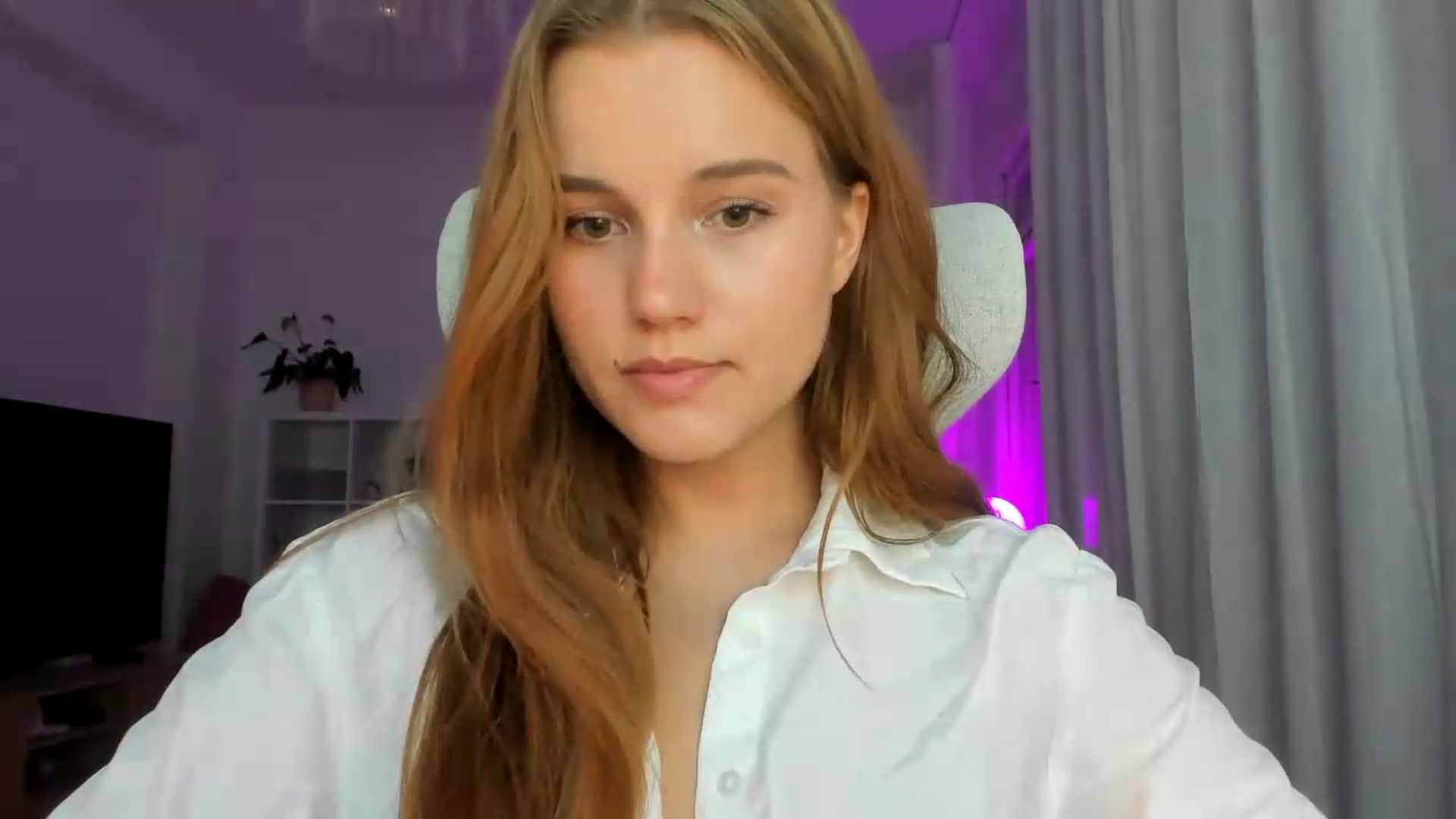 Gallery image thumbnail from Lia_lisia's myfreecams stream on, 07/07/2026, 19:34 image 14 of 20