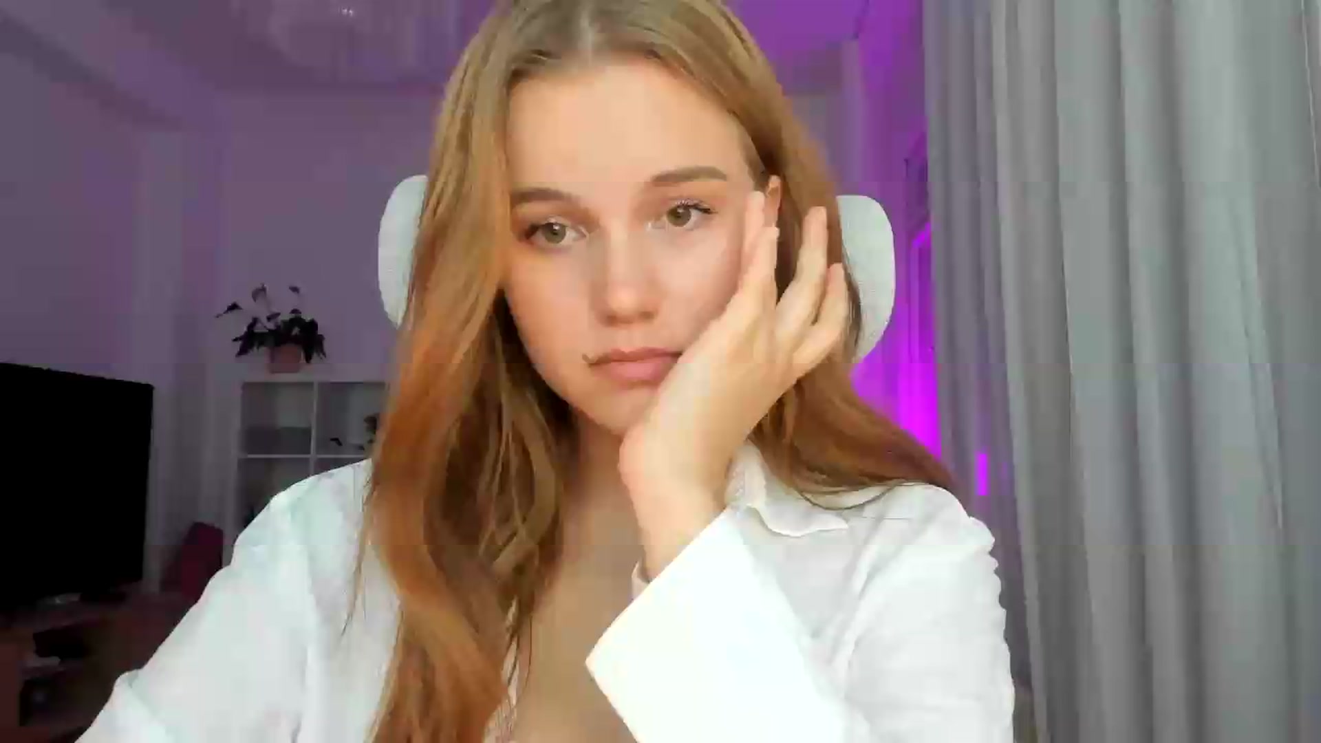 Gallery image thumbnail from Lia_lisia's myfreecams stream on, 07/07/2026, 19:34 image 4 of 20