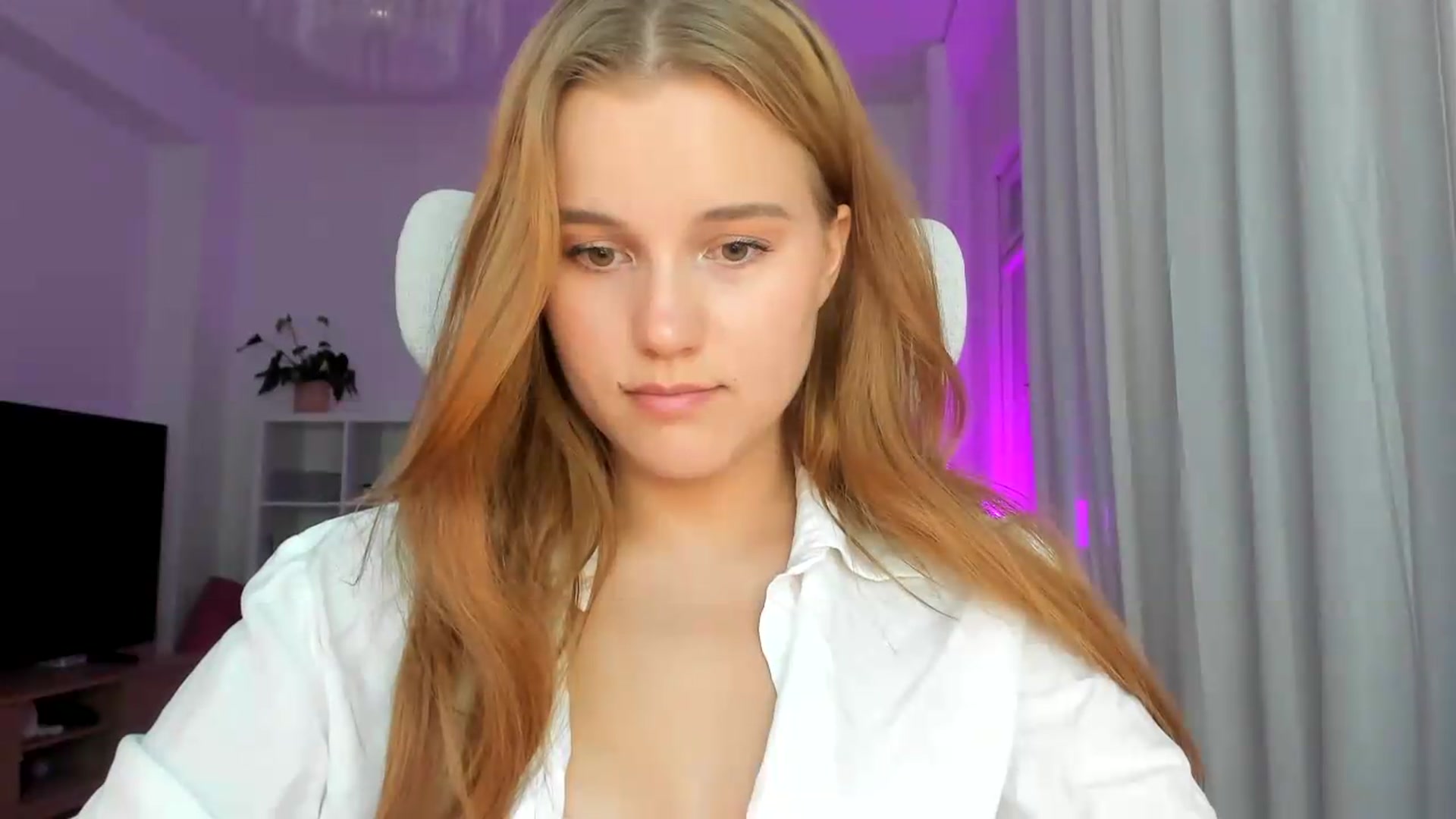 Gallery image thumbnail from Lia_lisia's myfreecams stream on, 07/07/2026, 19:34 image 2 of 20