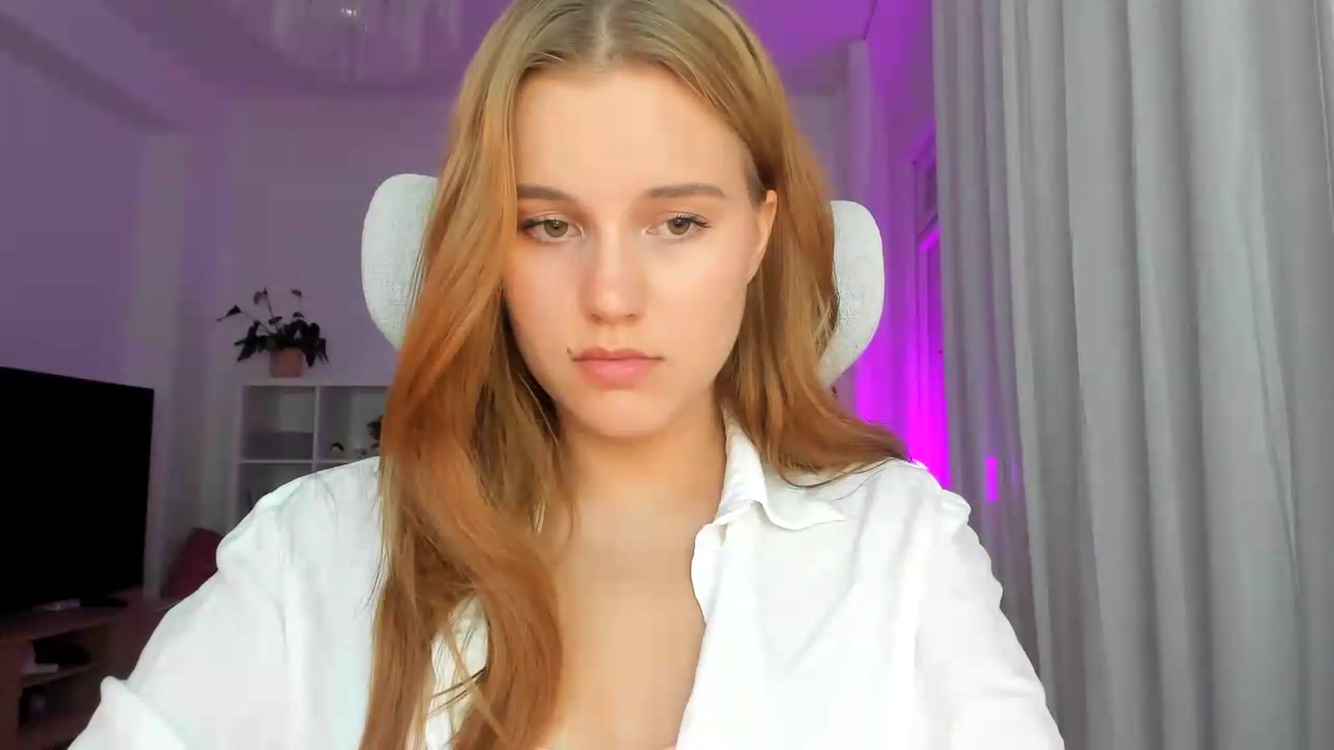 Gallery image thumbnail from Lia_lisia's myfreecams stream on, 07/07/2026, 19:34 image 3 of 20