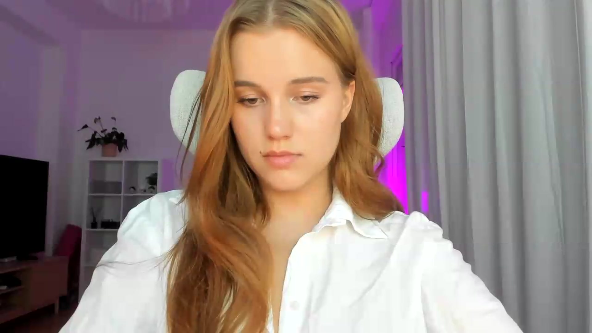 Gallery image thumbnail from Lia_lisia's myfreecams stream on, 07/07/2026, 19:34 image 17 of 20
