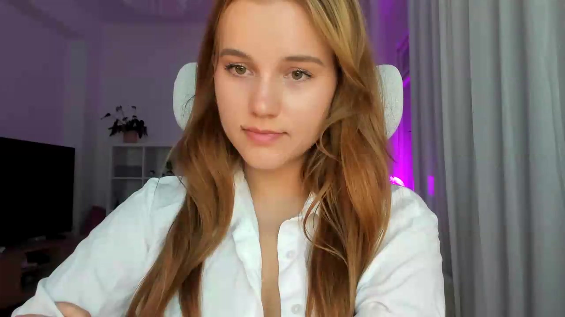 Gallery image thumbnail from Lia_lisia's myfreecams stream on, 07/07/2026, 21:14 image 3 of 20