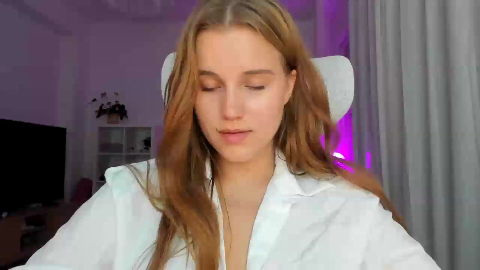 Gallery image thumbnail from Lia_lisia's myfreecams stream on, 07/07/2026, 21:14 image 9 of 20