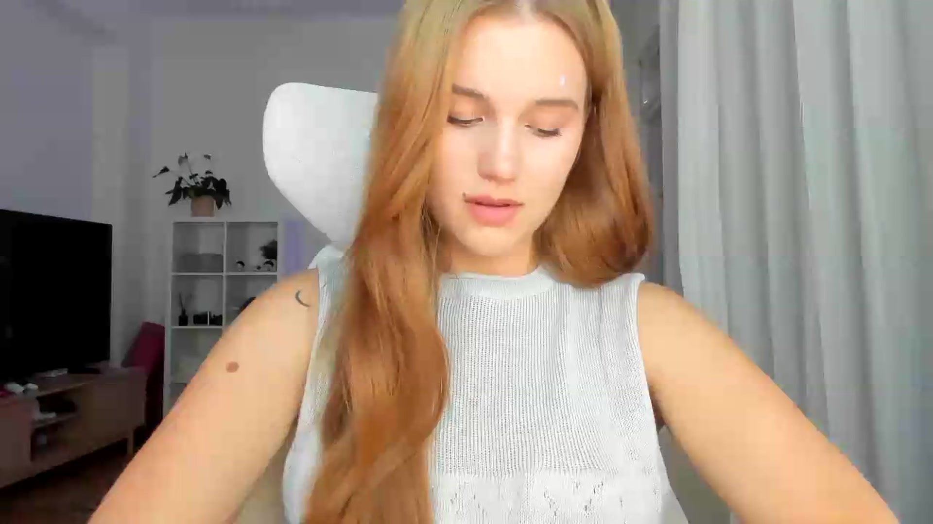 Gallery image thumbnail from Lia_lisia's myfreecams stream on, 07/09/2026, 16:39 image 7 of 20