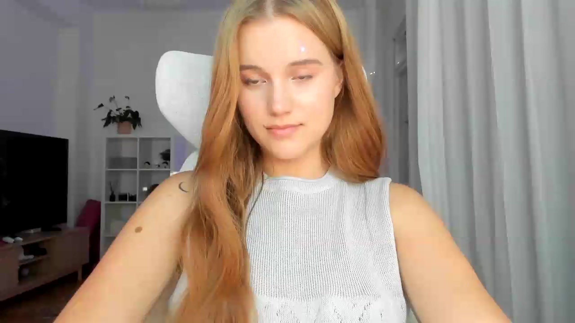 Gallery image thumbnail from Lia_lisia's myfreecams stream on, 07/09/2026, 16:39 image 13 of 20